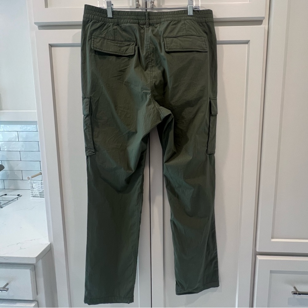 NWT!! Gap Men's Slim Cargo Pants in Olive Green. Size Large. - Picture 2 of 8